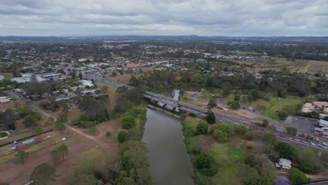 ponte larry storey che attraversa il fiume logan a waterford, qld, australia