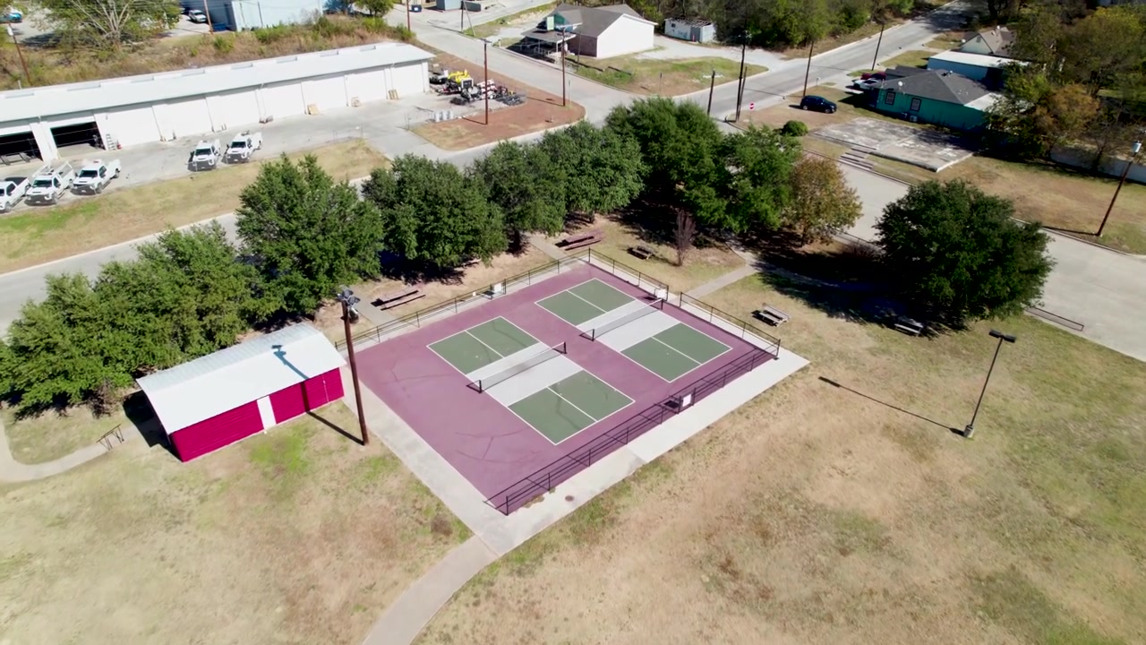 Video aereo di Harwood Park e dei campi da pickleball a Bridgeport, Texas