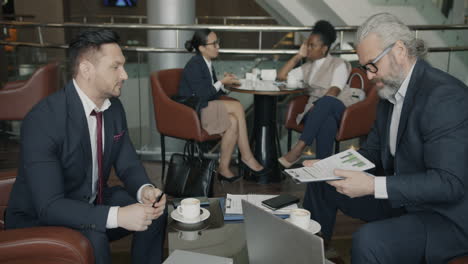 reunión de negocios en una cafetería