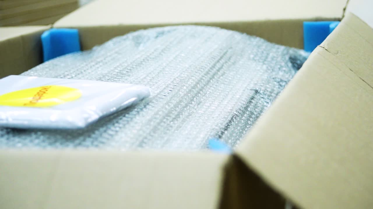 포장 된 가구 또는 카드보드 상자에 제품