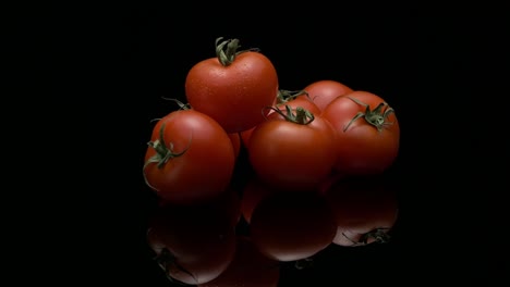 foto corta del producto en un estudio de un par de tomates