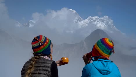 niñas en los himalayas