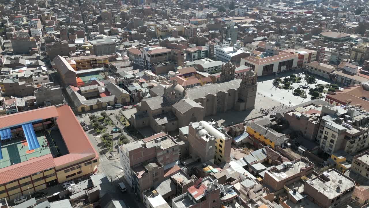 puno, perú, una ciudad en la frontera con bolivia