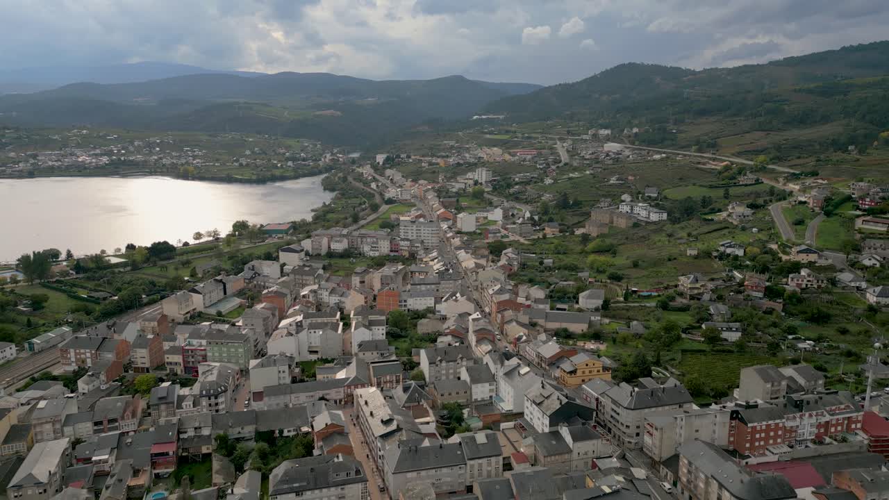 Vista aerea di una città in Galizia, Spagna