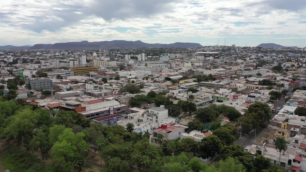 culiacan de rosales sinaloa centro de la ciudad vista desde un dron, cualican de rosales sinaloa vista desde un dron hacia la zona centro