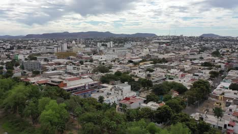 Culiacan-De-Rosales-Sinaloa-Downtown-Drone-View,-Cualican-De-Rosales-Sinaloa-Vista-Desde-Un-Dron-Hacia-La-Zona-Centro