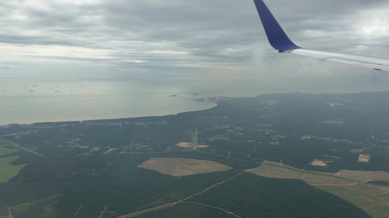 Landing på Kuala Lumpur internasjonale lufthavn i Malaysias hovedstad, kommersiell flyvning