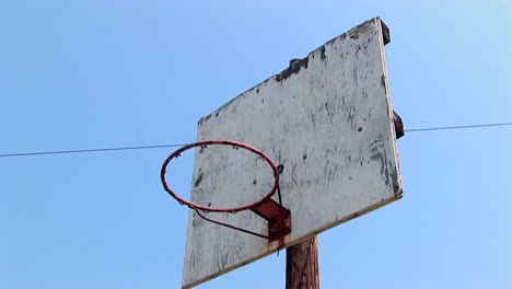 Una-Vieja-Canasta-De-Baloncesto