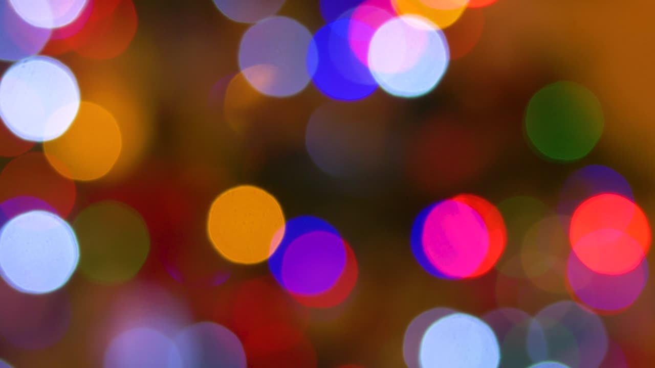 unas luces borrosas de colores de hadas.