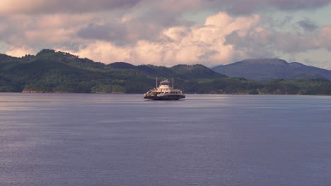 Travesía-En-Ferry-Kanestraum-halsa