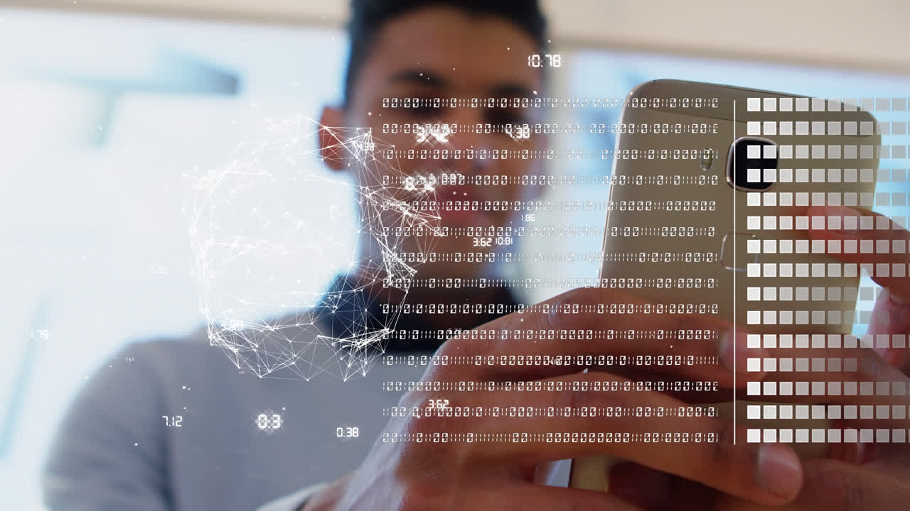 animación del procesamiento de datos sobre un hombre de negocios biracial que usa un teléfono inteligente