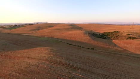 Antena-Sobre-Campos-Dorados-De-Trigo-En-Macedonia,-Los-Balcanes-De-Europa-Oriental