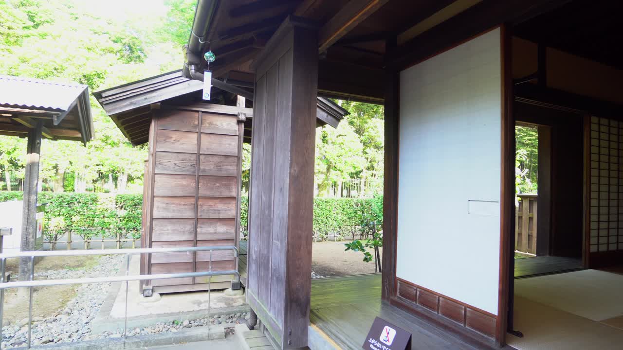 The interior of the houses of the Edo period (1603-1868) in Japan were characterized by the use of tatami and wood construction. Its design is influenced by the sobriety of Zen Buddhism.