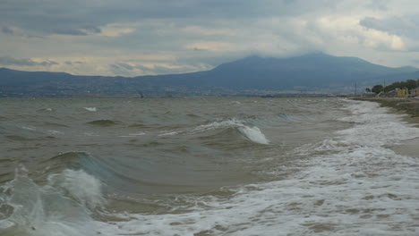 olas violentas del mar
