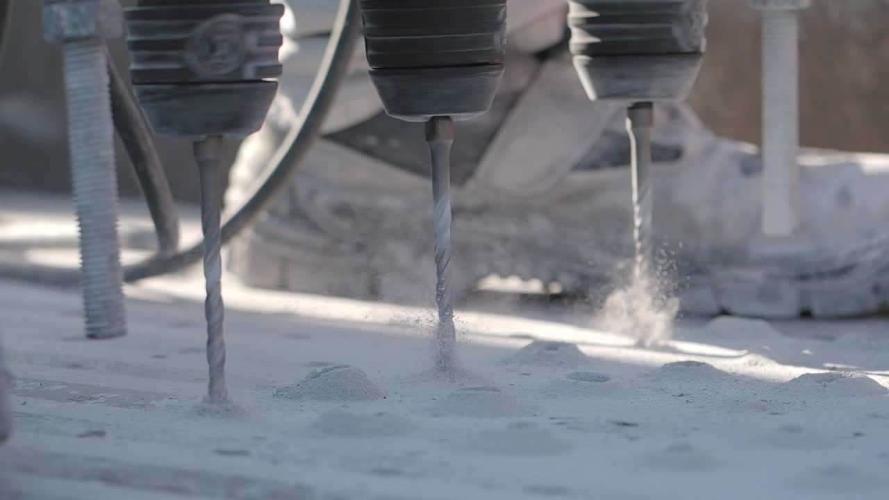 잭 햄러로 굴착 돌