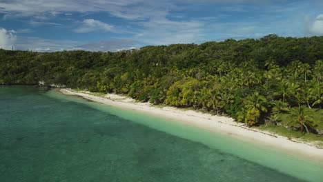 Antena-Alejada-De-La-Playa-Tropical-De-Easo,-En-La-Isla-Lifou,-Nueva-Caledonia