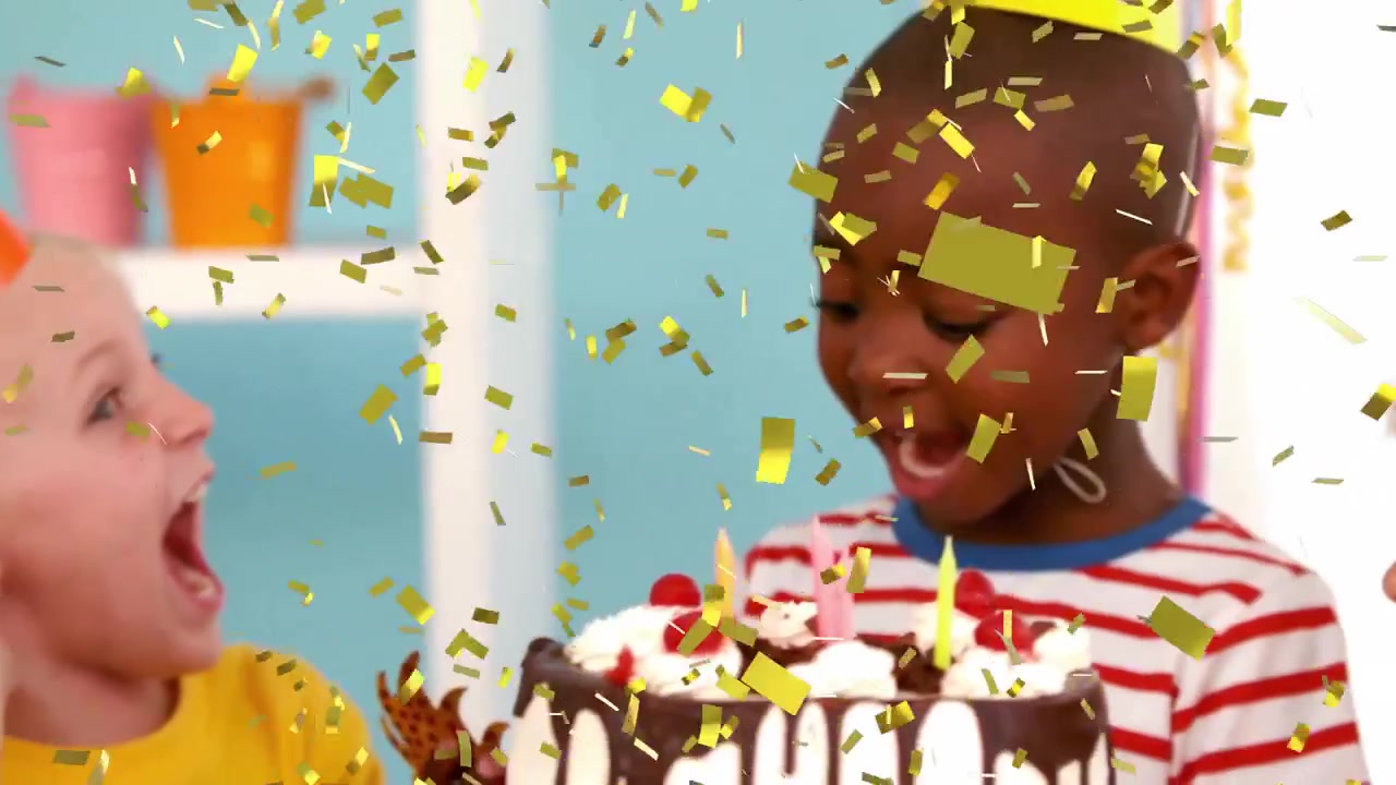 Sei bambini che esultano a una festa di compleanno intorno a una torta, mentre coriandoli dorati fluttuano nella sala giochi.