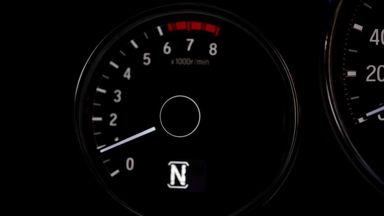 차 주변을 다이얼하세요.