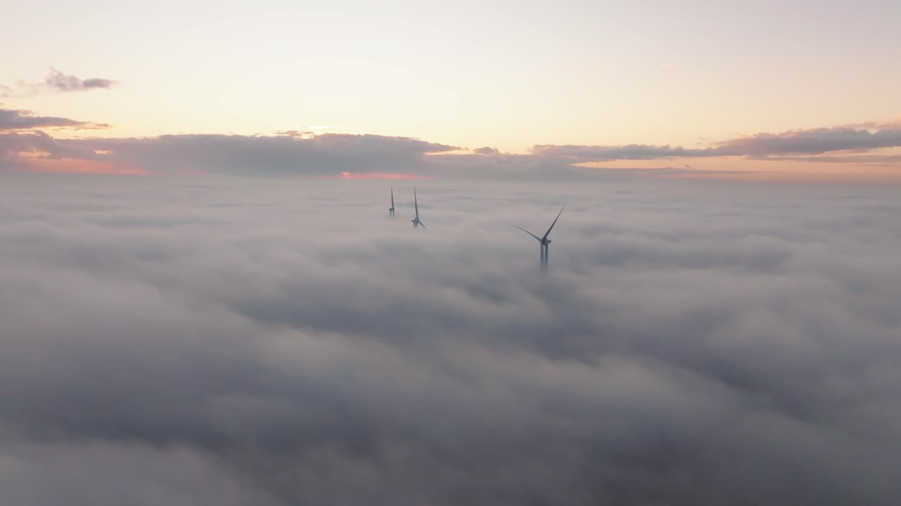 Turbine in foggy cloudy conditions