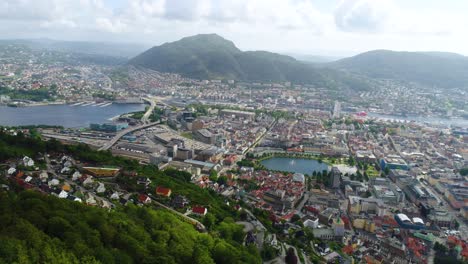 Bergen-Ist-Eine-Stadt-Und-Gemeinde-Im-Hordaland-An-Der-Westküste-Norwegens.-Bergen-Ist-Die-Zweitgrößte-Stadt-Norwegens.