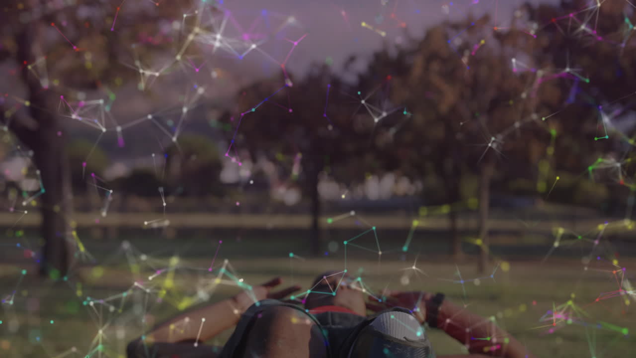 animación de la red de comunicación sobre atleta masculino con prótesis de pierna haciendo ejercicio al aire libre