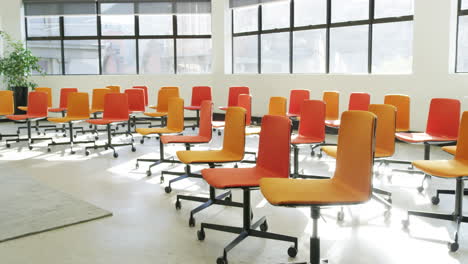 tome un asiento.