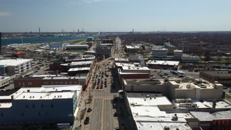 Downtown-Port-Huron,-Michigan-with-drone-video-moving-forward