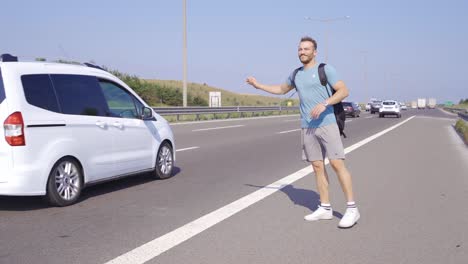 Joven-Haciendo-Autostop.