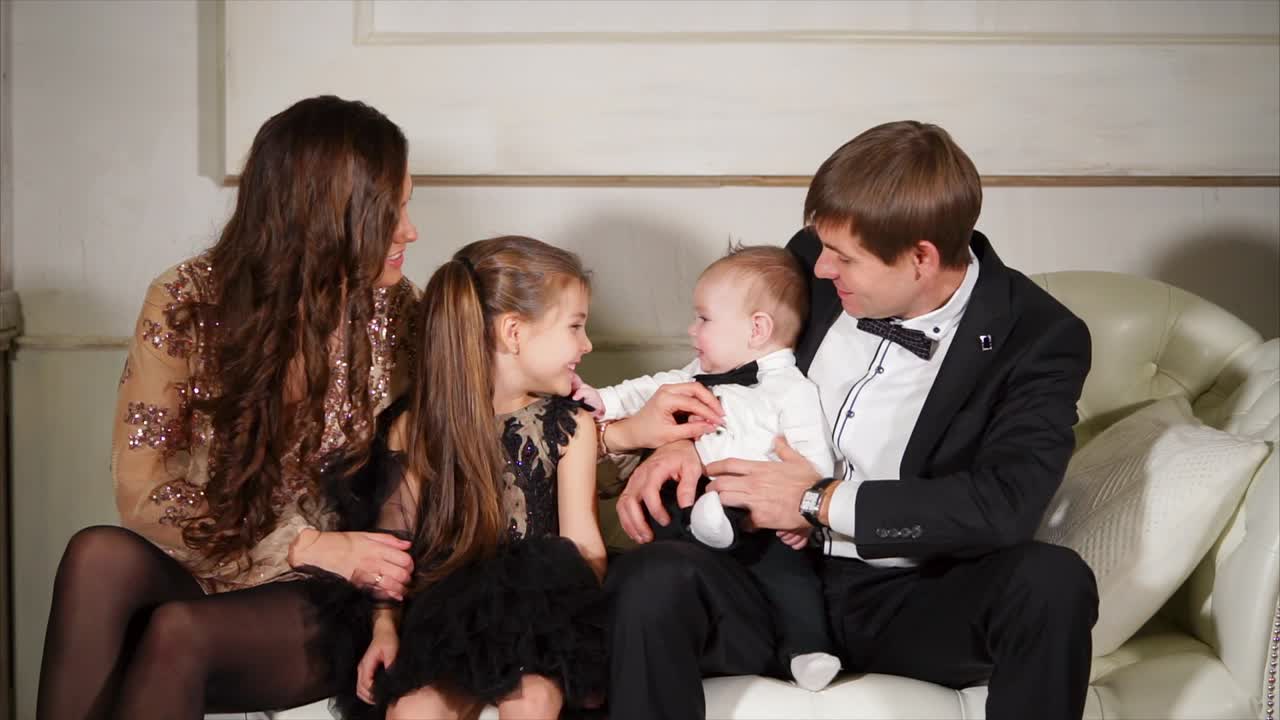 행복한 가족 초상화.