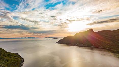 una hermosa puesta de sol en la isla senja
