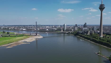 Oberkasseler-Brücke,-Die-Die-Bezirke-Oberkassel-Und-Niederkassel-Verbindet