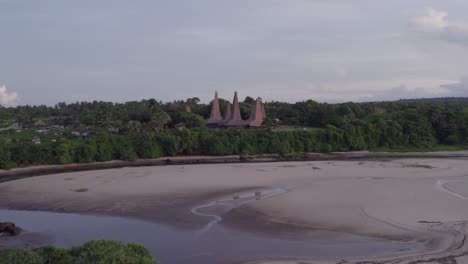 approach-traditional-village-at-Sumba-island-with-unique-roofs,-aerial