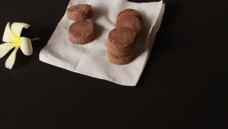 Chocolate-cookies-in-the-basket