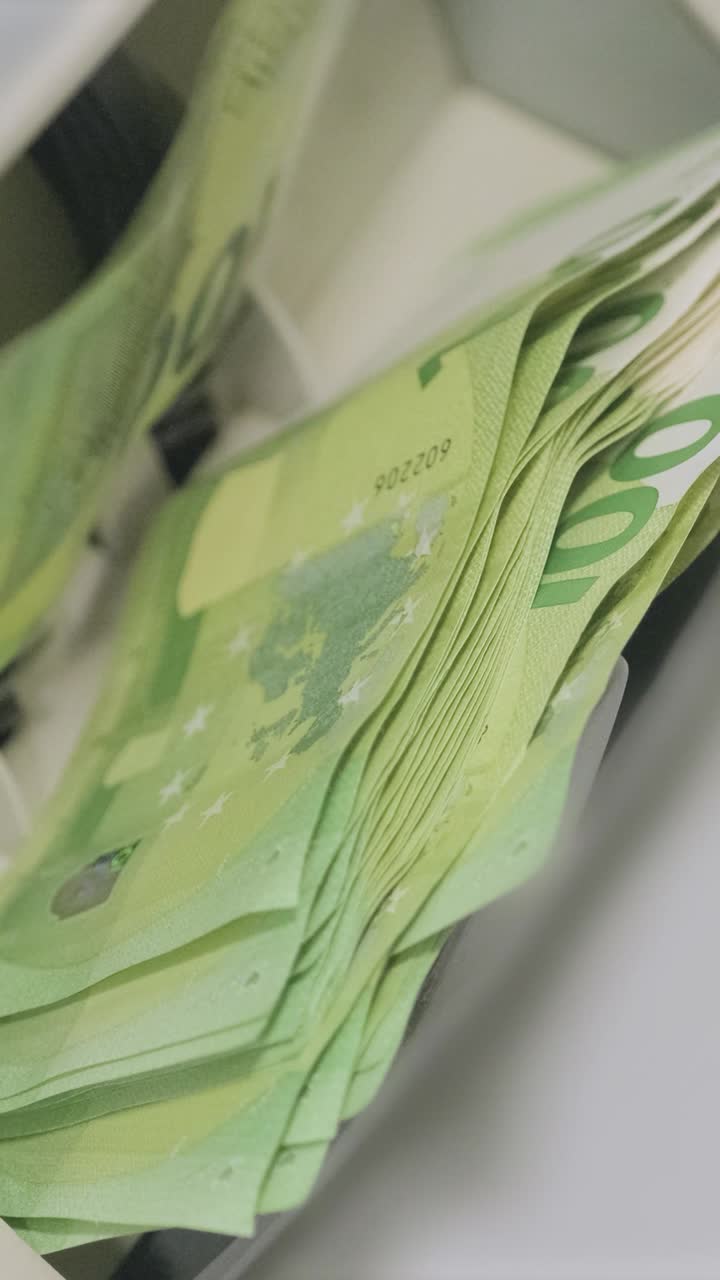 Stapel mit 100-Euro-Banknoten