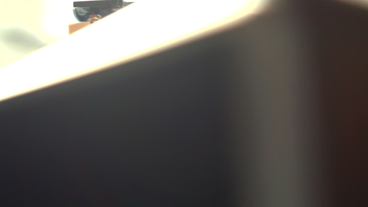 ángel único en girar la mesa se revela la cabeza de niddle