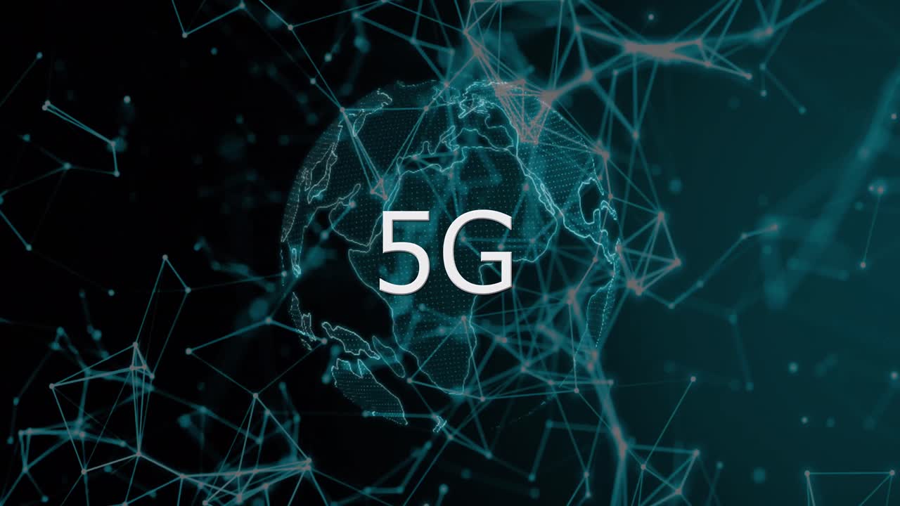 animazione di globo rotante, connessioni e 5g su sfondo nero