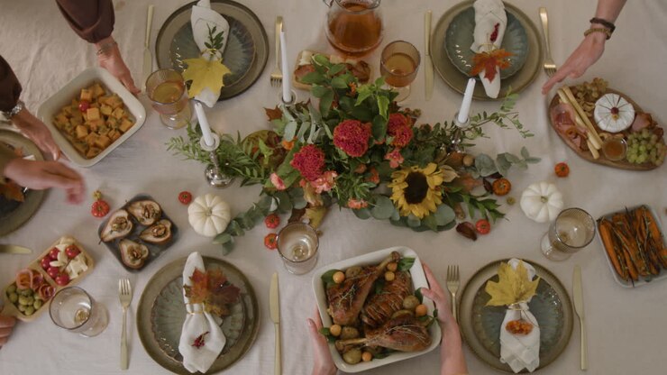 Festlig Thanksgiving-borddækning med efterårsindretning