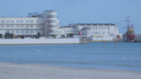 campus de la universidad marítima de gdynia junto al mar báltico