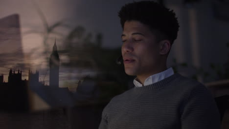 animación de un empresario biracial en el cargo sobre el paisaje urbano