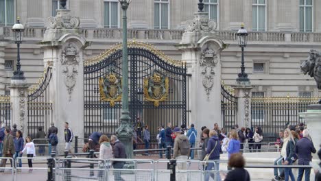 Tore-Zum-Buckingham-Palace