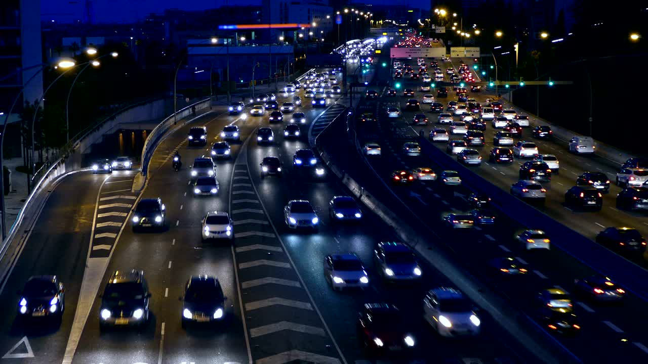 cinemagraph de la escena del tráfico por la noche.