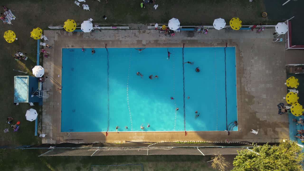 Piscina pública na Cidade de Buenos Aires, vista aérea superior