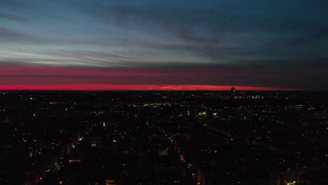 Hermosa-Vista-Del-Crepúsculo-De-Munich-Rojo-Rosa-Con-Un-Dron-4k