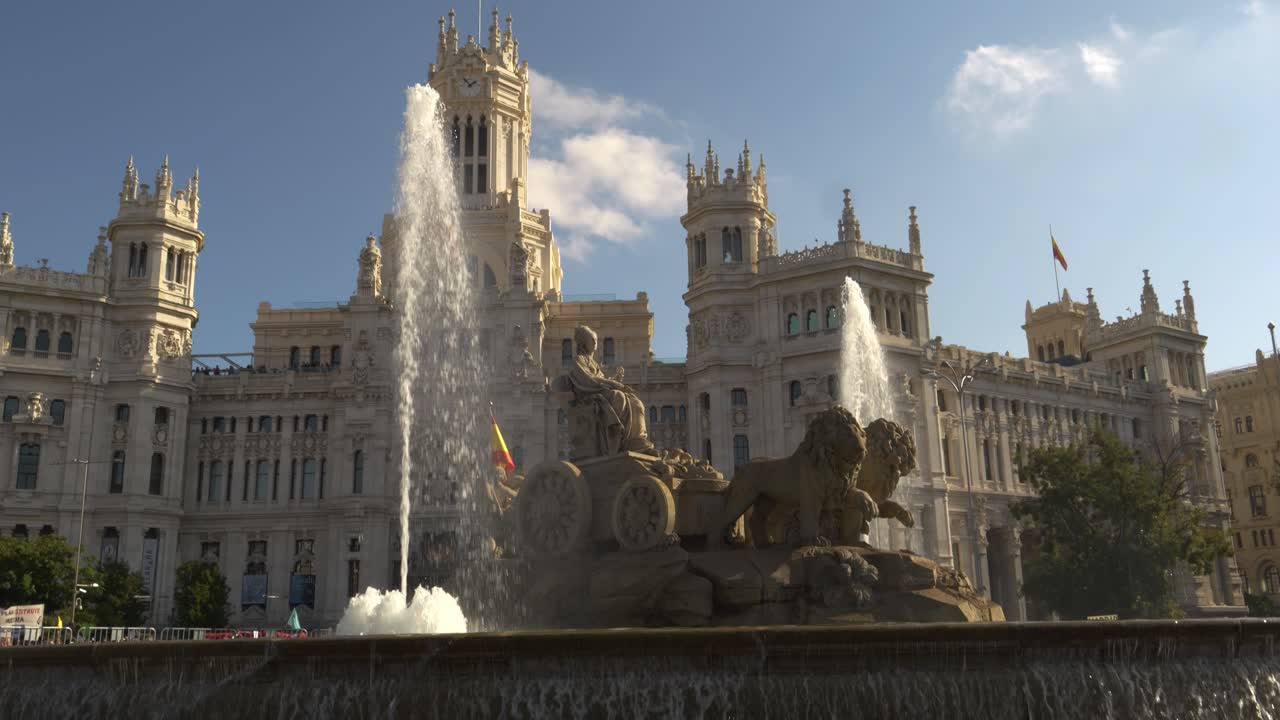 L'iconica Fontana di Cibele e il Palacio de Cibeles a Madrid, Spagna
