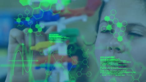 animación de procesamiento de datos sobre colegiala caucásica con modelo