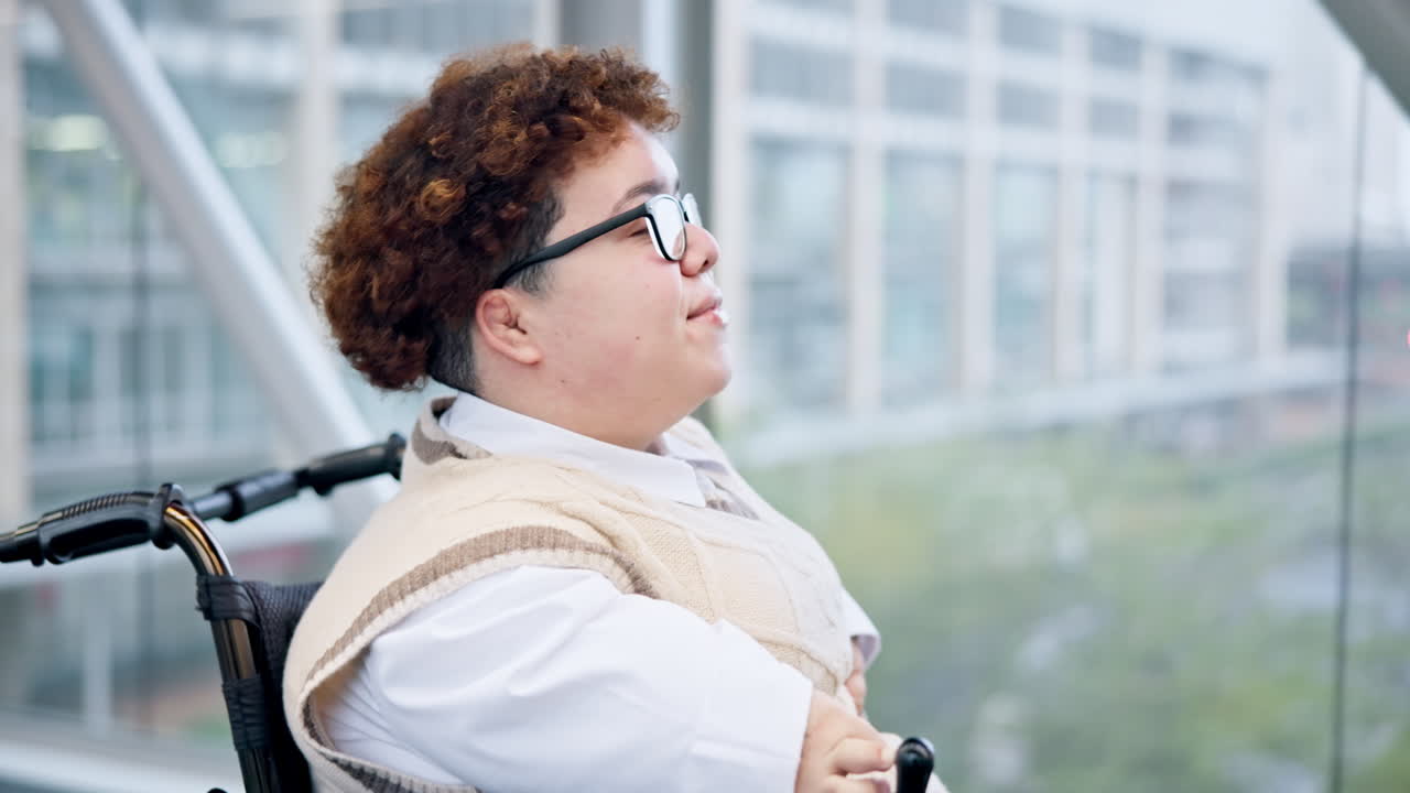 ⁇ 체어, 여행 및 젊은 사업가 여성