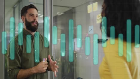 animación de columnas móviles sobre diversas personas de negocios que trabajan en la oficina