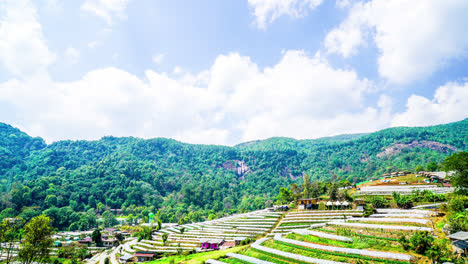 泰國山上的一座幼兒園