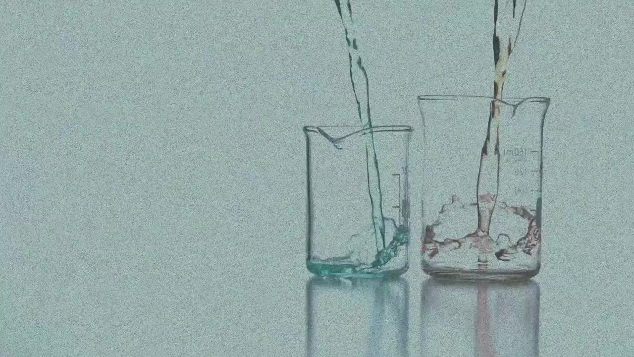 Animazione di interferenza sopra becher con liquido