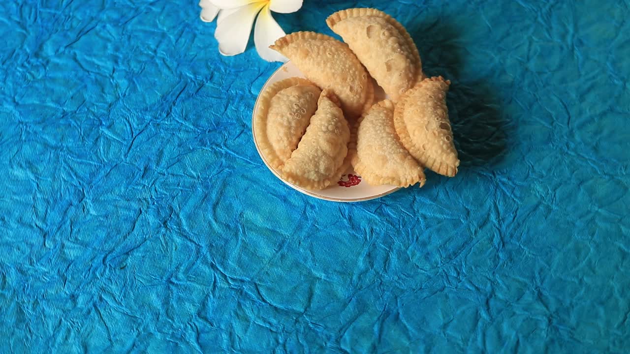 Snack dolci e salati del Diwali - prodotti alimentari dal Maharashtra, India.